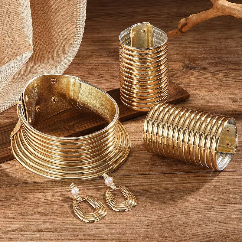Gold 5pc jewellery set choker necklace bracelet and earrings